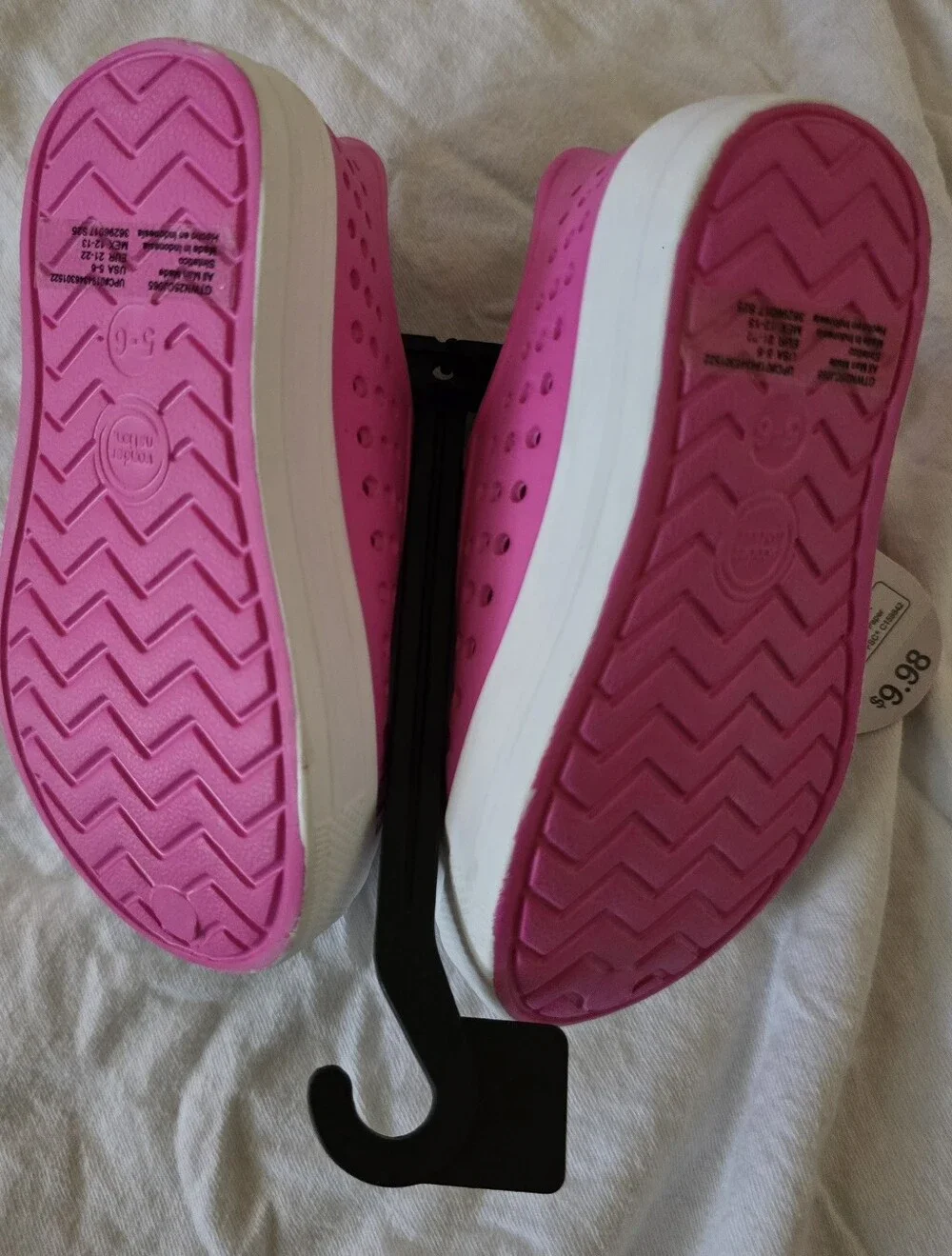 Wonder Nation. Bright Pink Slip-On Water Shoes with White Sole. Size 5/6. NWT.
